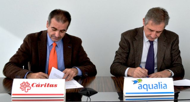 foto de Aqualia y Cáritas firman un convenio de colaboración