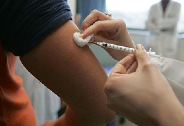 foto de Salud publica el nuevo calendario vacunal de Andalucía para inmunizar a los menores en 2016