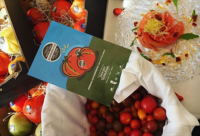 foto de 23 establecimientos de 10 municipios de la geografía malagueña ofrecerán platos elaborados con Tomate Huevo Toro 2017