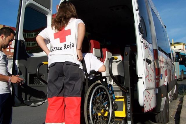 foto de Cruz Roja Málaga ofrece su servicio de transporte adaptado para las elecciones del próximo domingo