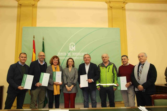 foto de La Junta entrega el certificado de homologación al Plan de Emergencia Municipal de Cártama