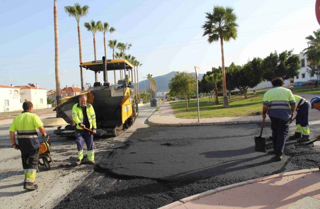 foto de El Ayuntamiento acomete el asfaltado de una veintena de calles y viales de Cártama