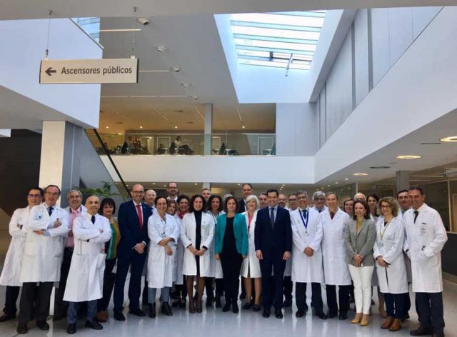 foto de El presidente de la Junta de Andalucía, Juanma Moreno visita el Hospital Valle del Guadalhorce