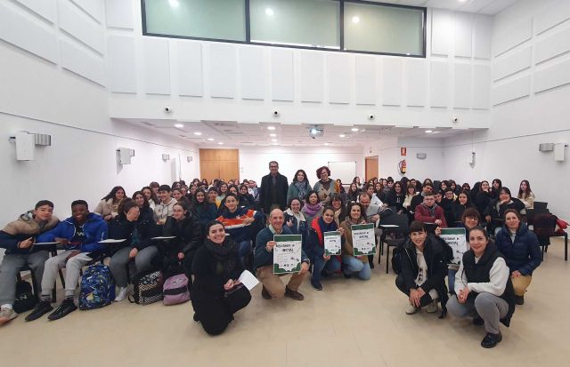 foto de Los institutos Jarifa, Cartima y Valle del Azahar participan en la actividad formativa Mediando Inicial