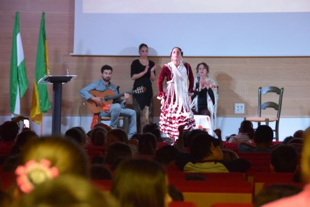 foto de El colegio Pablo Neruda celebra el Día Internacional del Flamenco