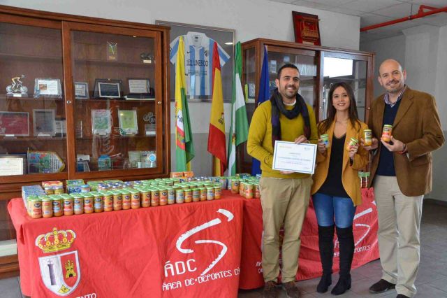 foto de El Área de Juventud consigue recoger 320 potitos con las Nevadas Solidarias