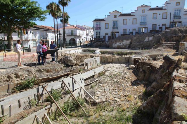 foto de La delegada de Cultura visita los restos arqueológicos y las obras del Museo de Cártama