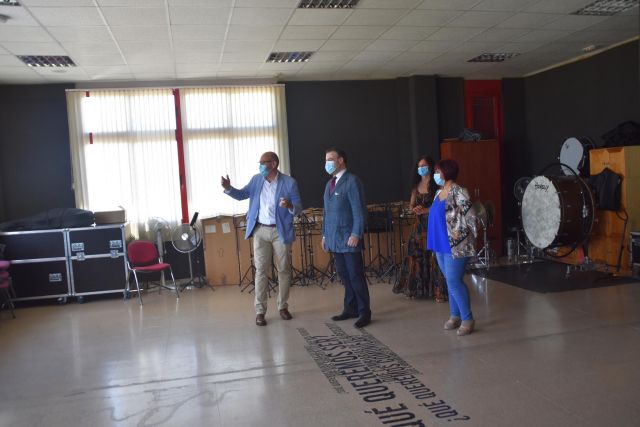 foto de Carlos Álvarez visita la Escuela Municipal de Música de Cártama