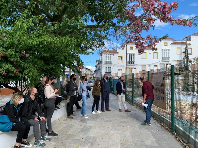 foto de 50 arquitectos de distintos puntos de España han visitado la Plaza de la Constitución de cara al concurso de ideas