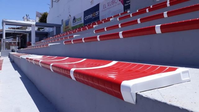 foto de Instalación de 360 asientos en el campo de fútbol Joaquín Martín Díaz