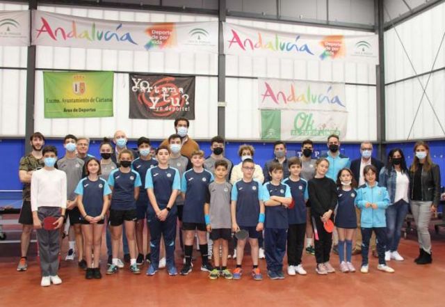 foto de Borja Vivas visita la Escuela de Tenis de Mesa y el Club NovaCártama