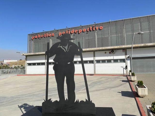 foto de Cártama dedica una escultura a “Súper Paco”