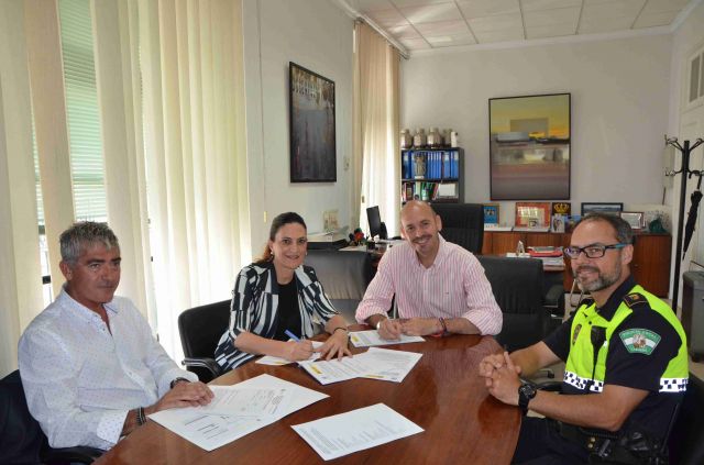 foto de El Ayuntamiento y la DGT firman un acuerdo para reforzar la seguridad vial en el municipio
