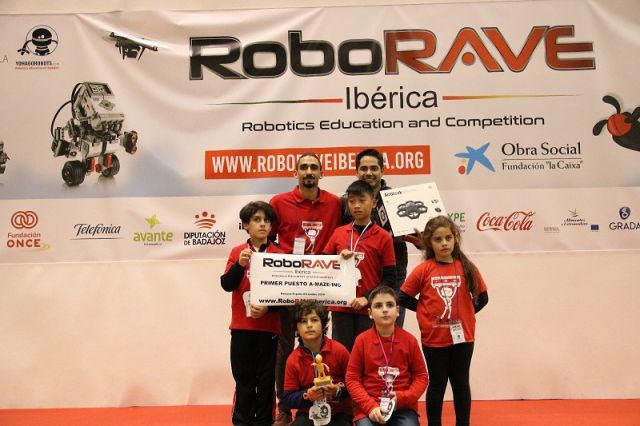 foto de Tres cartameños en el equipo ganador de la RoboRAVE Ibérica 2018