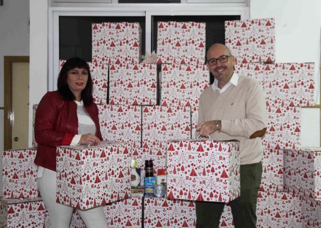 foto de Bienestar Social Cártama reparte 50 lotes navideños entre las familias más desfavorecidas del municipio