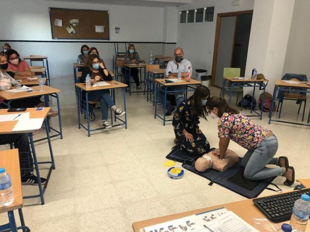 foto de Colegios e institutos de Cártama asisten a nuevas jornadas de formación en soporte vital básico y uso de desfibriladores