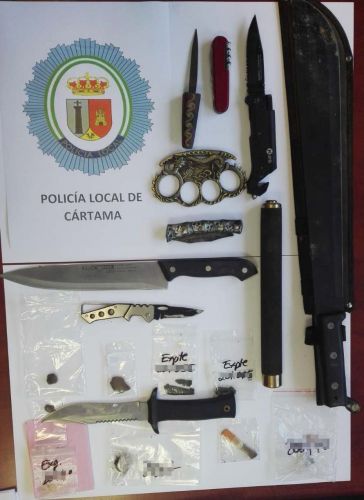 foto de Policía Local Cártama incauta armas blancas y sustancias estupefacientes en controles rutinarios
