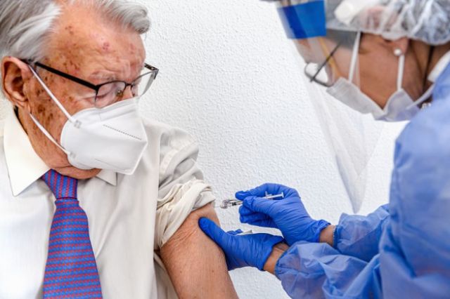 foto de Mañana comienza en Cártama la vacunación contra el Covid-19 a personas mayores de 80 años